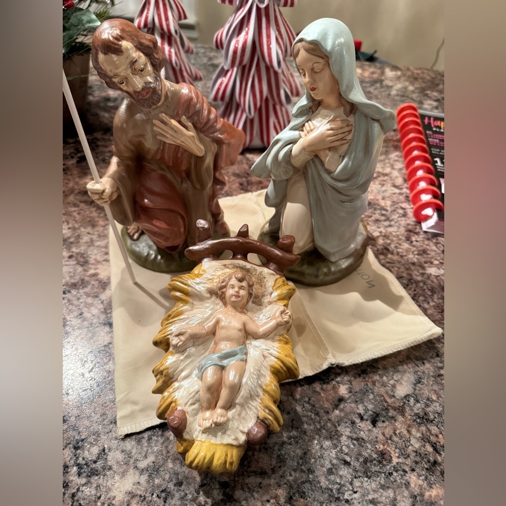 1961 Neal Pemberton Ceramic Nativity Set with Baby Jesus, Mary, and Joseph - Picture 2 of 7